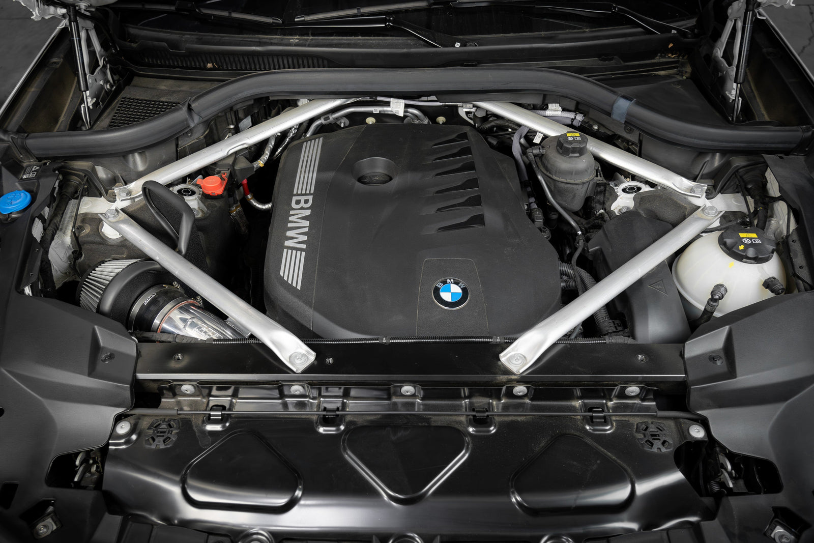 827-739WB HPS Black Shortram Air Intake w/Heat Shield For 23-24 BMW X7 3.0L Turbo (G07)