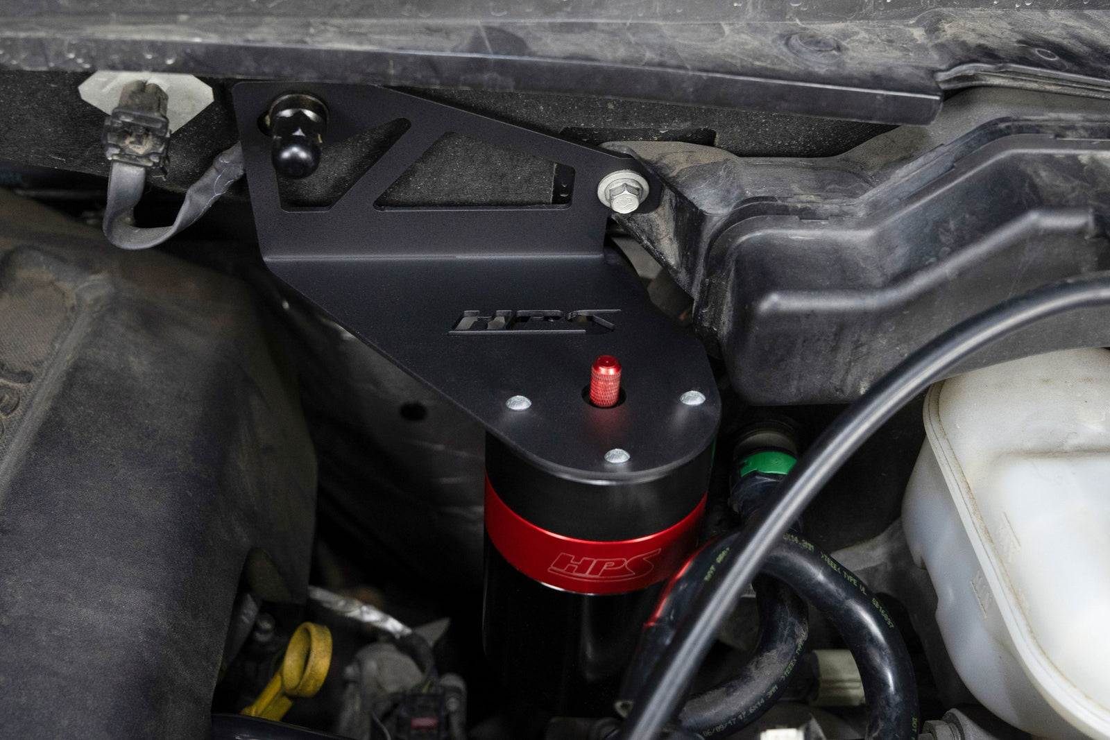 HPS-860-028 HPS Red 147ML Oil Catch Can Mount Bracket For 15-20 Ford F-150 2.7L 3.5L V6 P552