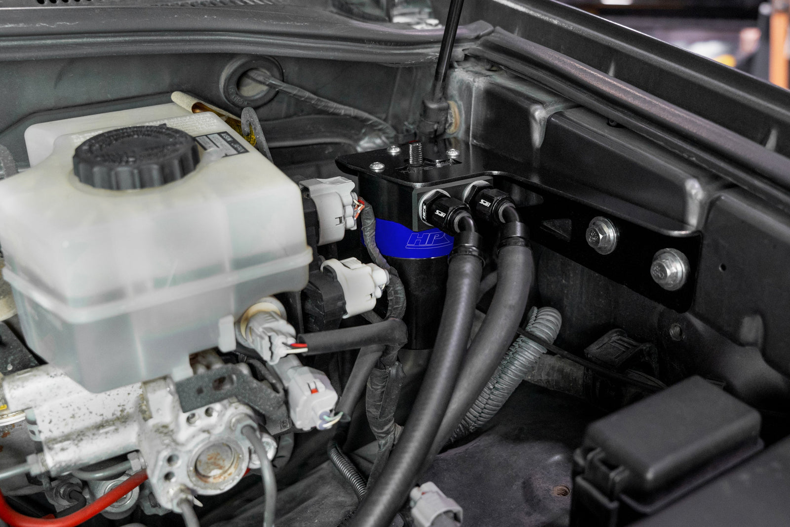 HPS-860-018BL HPS Blue 147ML Oil Catch Can Tank Mount Bracket For 03-09 Toyota 4Runner 4.7L V8