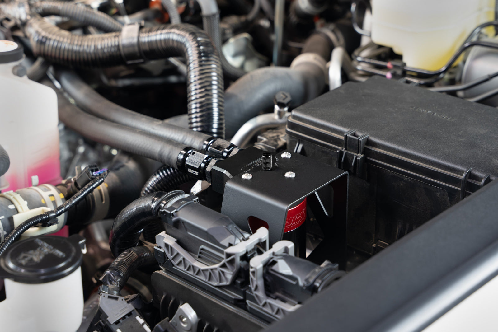HPS-860-024 HPS Black/Red Oil Catch Can+Mount Bracket For 24+ Land Cruiser/Tacoma 2.4L Turbo